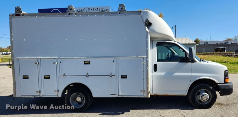 image for item MK9501 2005 Chevrolet Express G3500  box truck