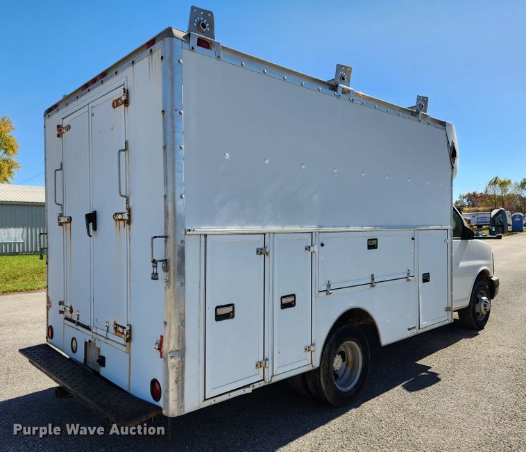 image for item MK9501 2005 Chevrolet Express G3500  box truck
