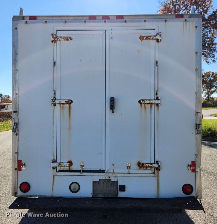 image for item MK9501 2005 Chevrolet Express G3500  box truck