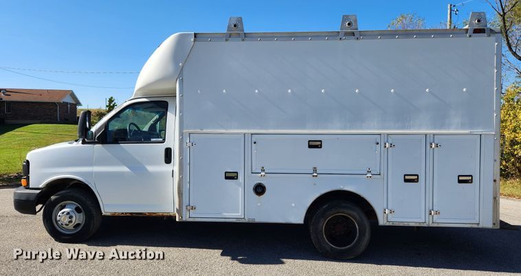 image for item MK9501 2005 Chevrolet Express G3500  box truck