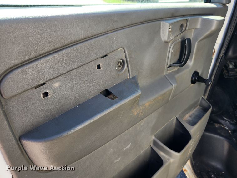 image for item MK9501 2005 Chevrolet Express G3500  box truck