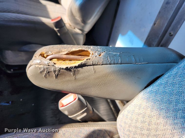 image for item MK9501 2005 Chevrolet Express G3500  box truck