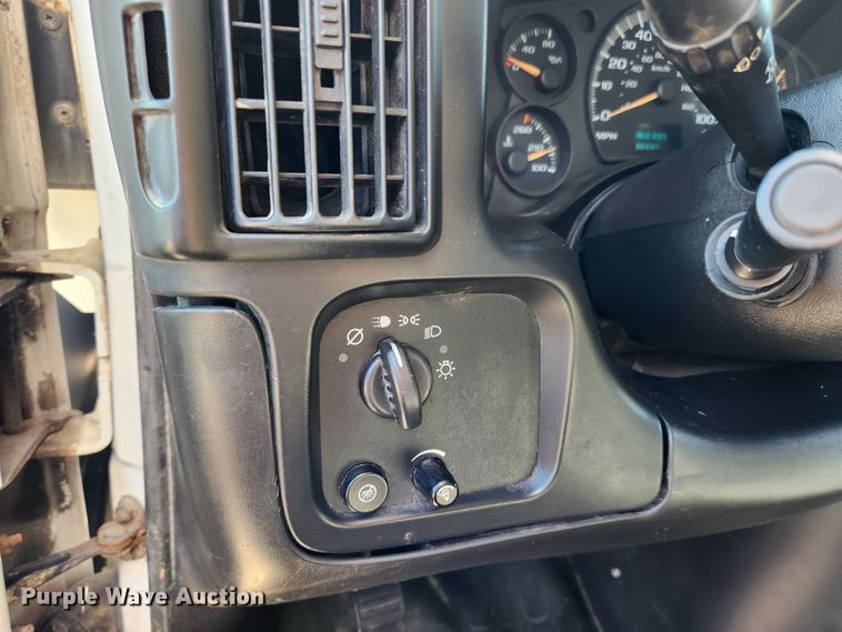 image for item MK9501 2005 Chevrolet Express G3500  box truck