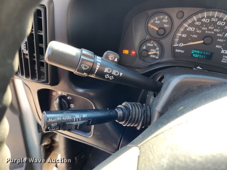 image for item MK9501 2005 Chevrolet Express G3500  box truck