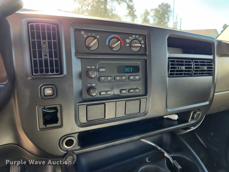 image for item MK9501 2005 Chevrolet Express G3500  box truck