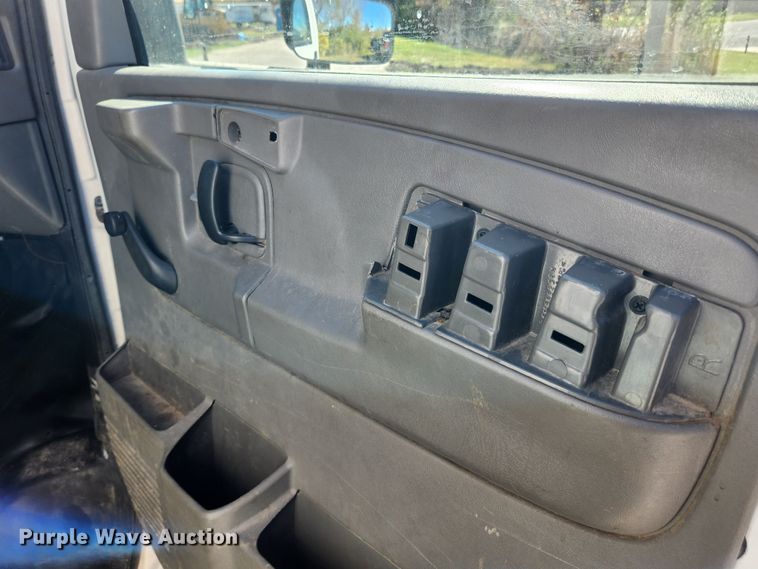 image for item MK9501 2005 Chevrolet Express G3500  box truck