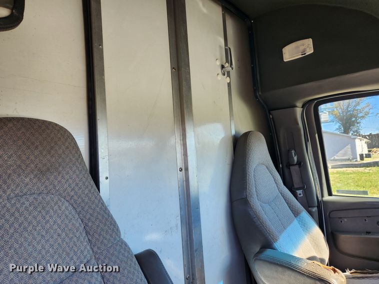 image for item MK9501 2005 Chevrolet Express G3500  box truck