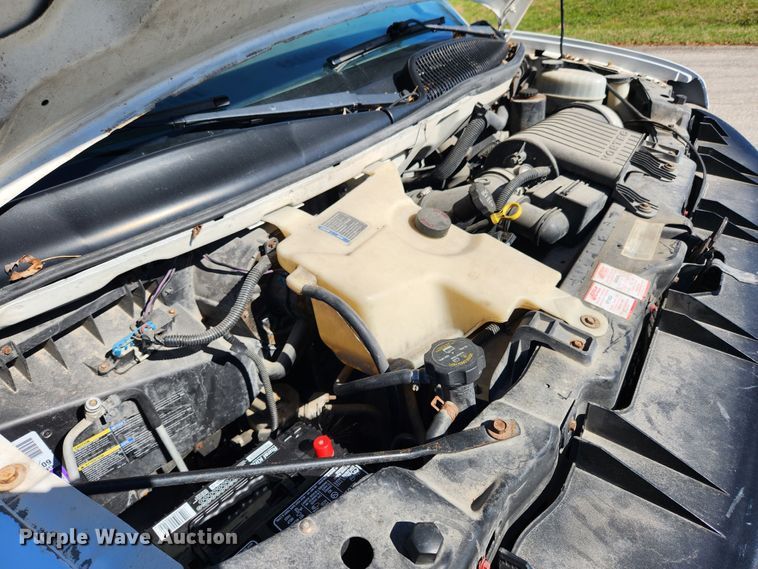 image for item MK9501 2005 Chevrolet Express G3500  box truck