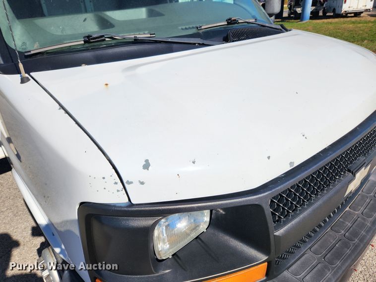 image for item MK9501 2005 Chevrolet Express G3500  box truck