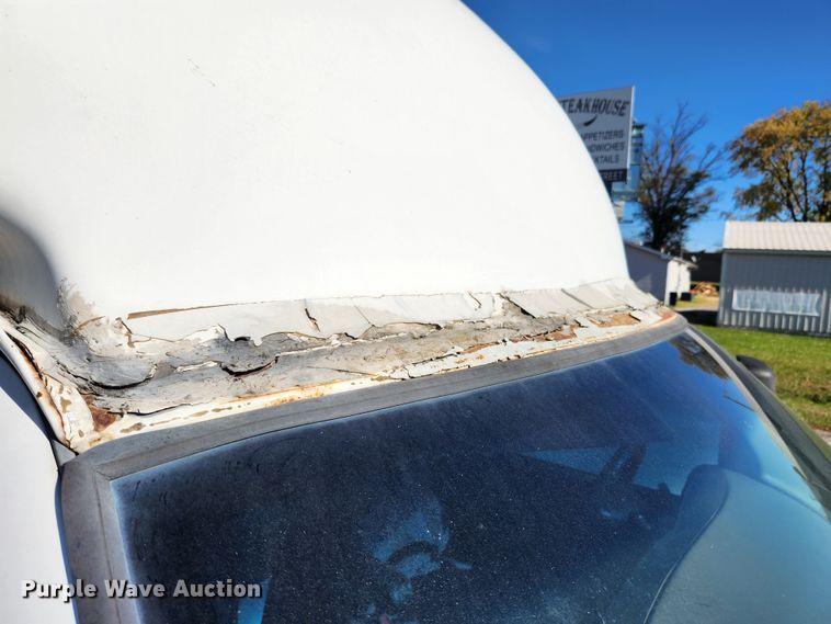 image for item MK9501 2005 Chevrolet Express G3500  box truck