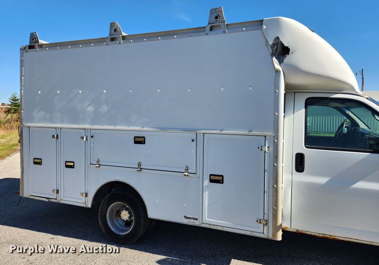 image for item MK9501 2005 Chevrolet Express G3500  box truck