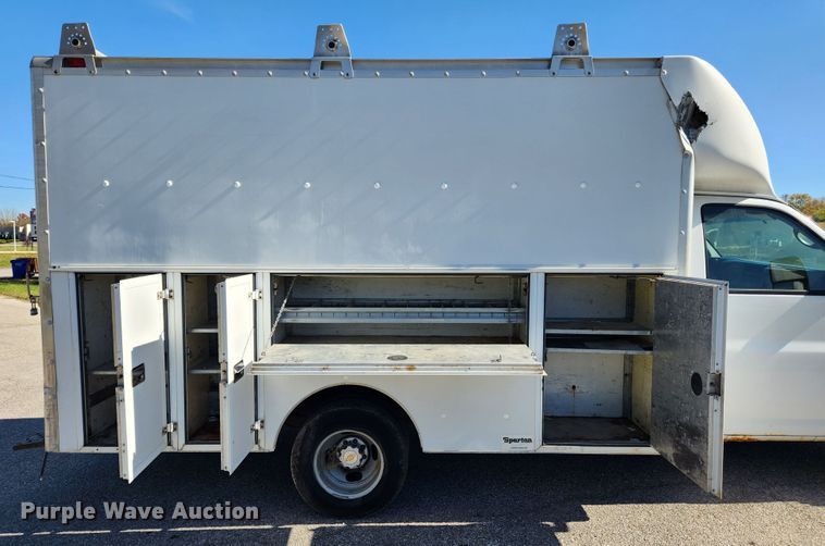 image for item MK9501 2005 Chevrolet Express G3500  box truck