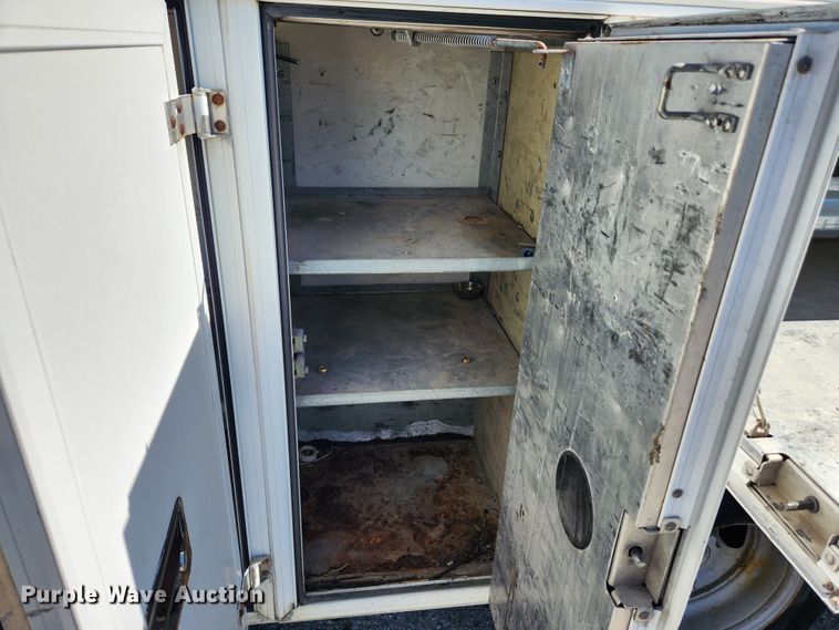 image for item MK9501 2005 Chevrolet Express G3500  box truck