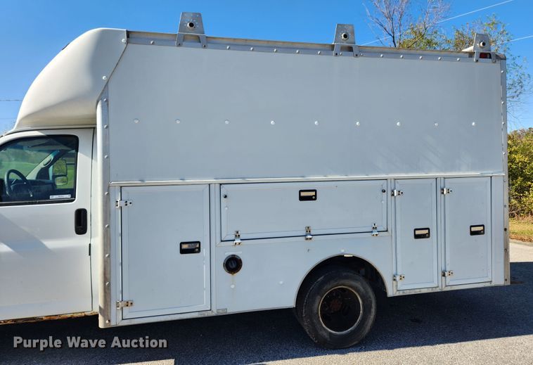 image for item MK9501 2005 Chevrolet Express G3500  box truck