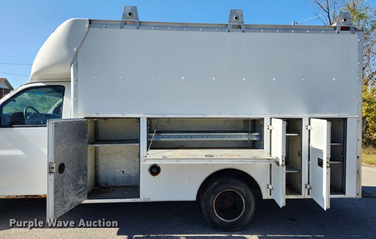 image for item MK9501 2005 Chevrolet Express G3500  box truck