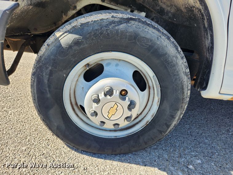 image for item MK9501 2005 Chevrolet Express G3500  box truck