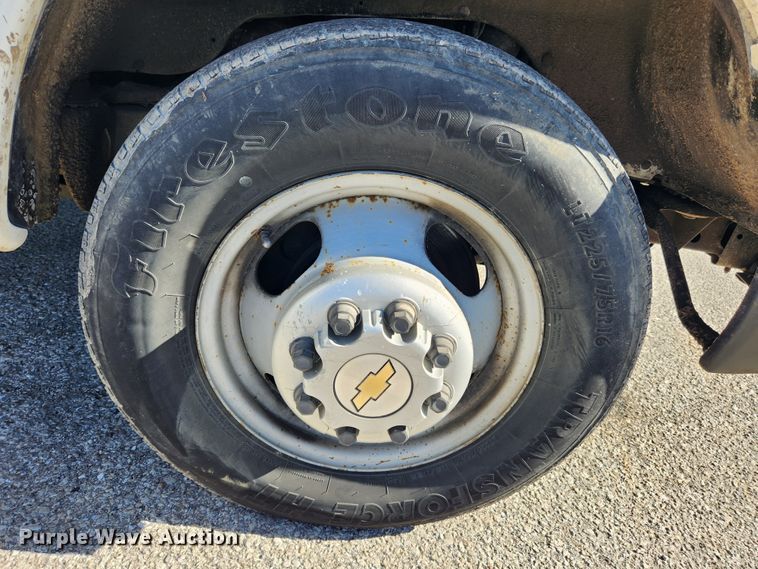 image for item MK9501 2005 Chevrolet Express G3500  box truck