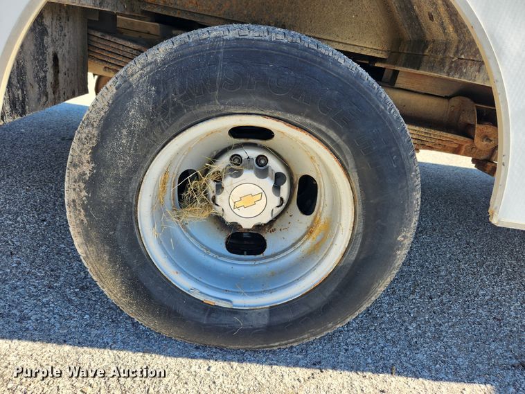 image for item MK9501 2005 Chevrolet Express G3500  box truck