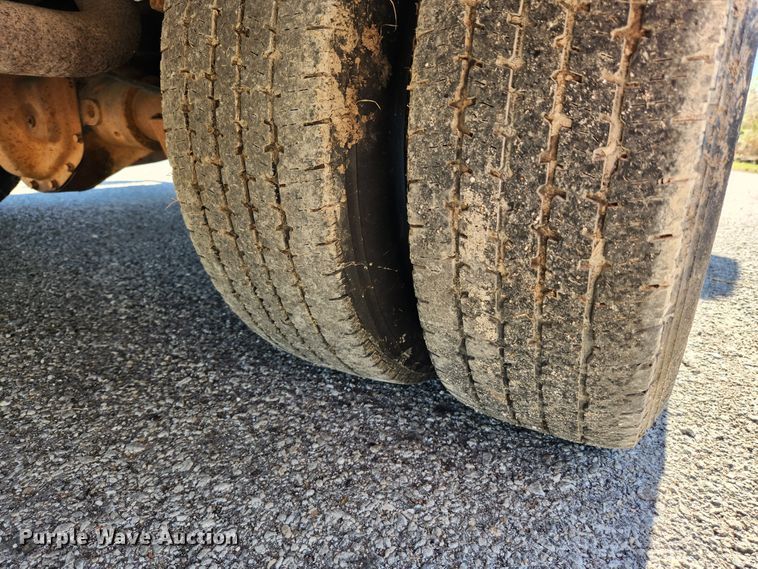 image for item MK9501 2005 Chevrolet Express G3500  box truck