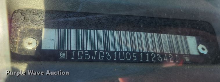 image for item MK9501 2005 Chevrolet Express G3500  box truck