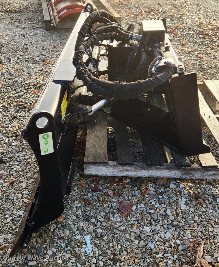 image for item MK9514 Caterpillar 424-0451  skid steer dozer blade