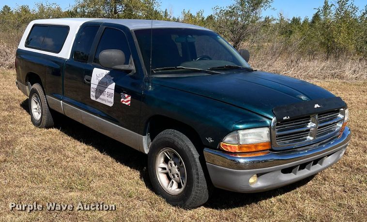 image for item MN9323 1997 Dodge Dakota  Club Cab pickup truck