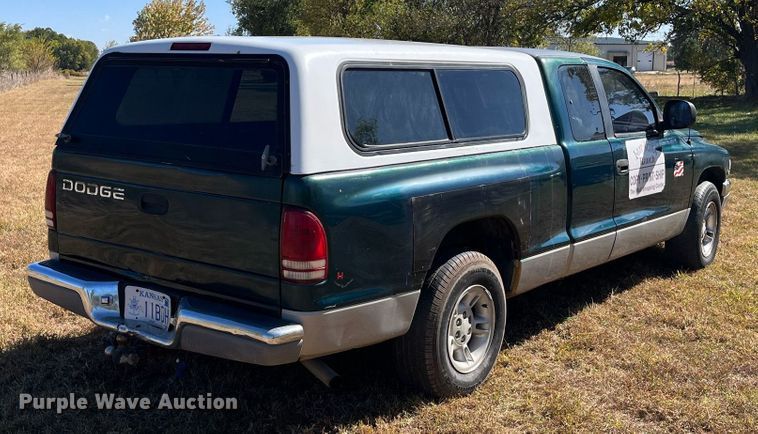 image for item MN9323 1997 Dodge Dakota  Club Cab pickup truck