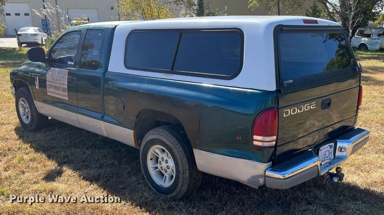 image for item MN9323 1997 Dodge Dakota  Club Cab pickup truck