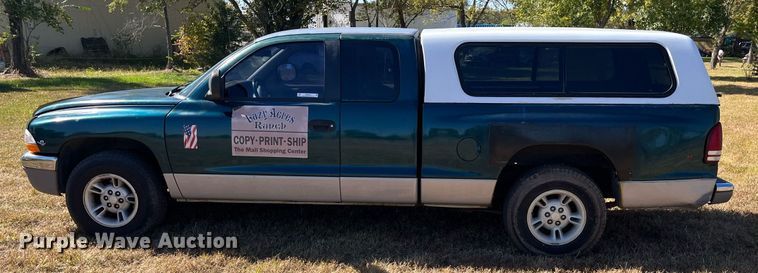 image for item MN9323 1997 Dodge Dakota  Club Cab pickup truck