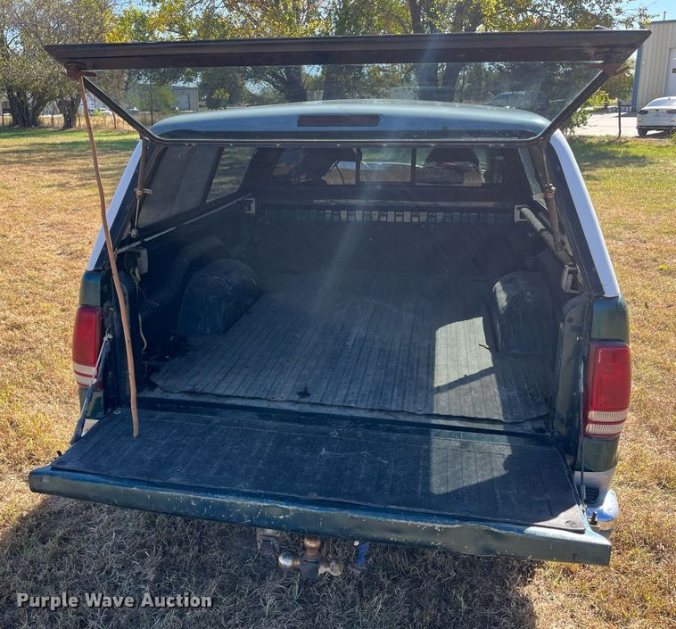 image for item MN9323 1997 Dodge Dakota  Club Cab pickup truck