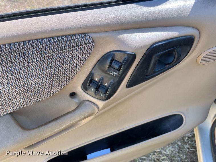 image for item MN9323 1997 Dodge Dakota  Club Cab pickup truck