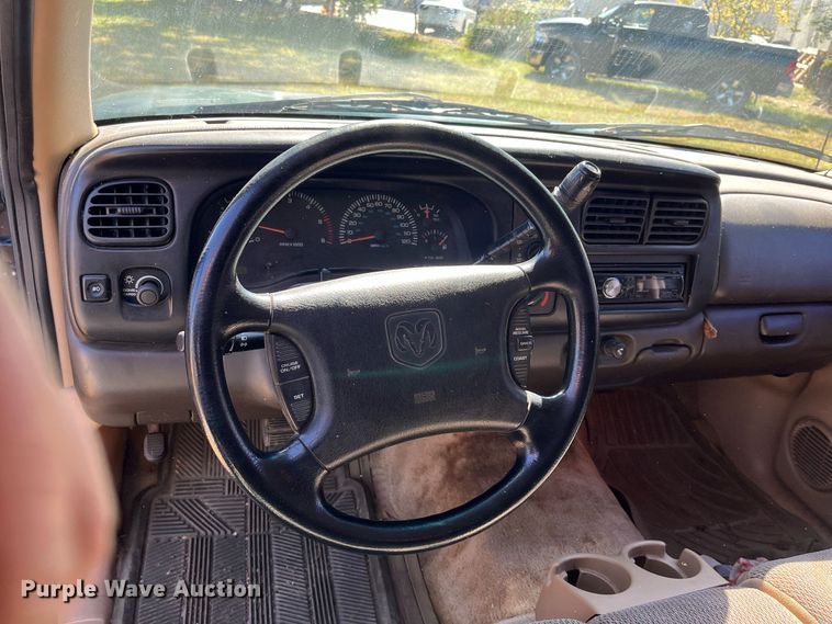 image for item MN9323 1997 Dodge Dakota  Club Cab pickup truck