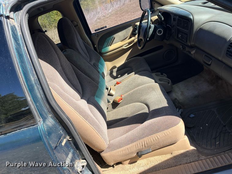 image for item MN9323 1997 Dodge Dakota  Club Cab pickup truck