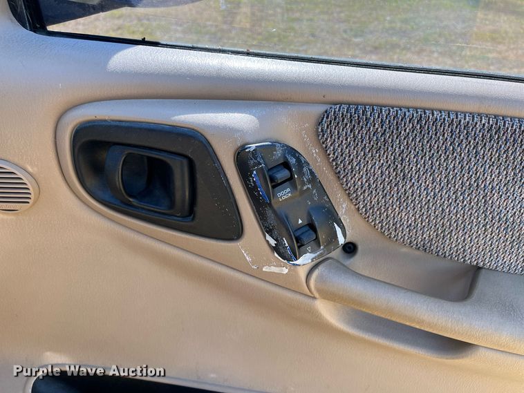 image for item MN9323 1997 Dodge Dakota  Club Cab pickup truck