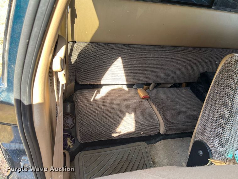 image for item MN9323 1997 Dodge Dakota  Club Cab pickup truck