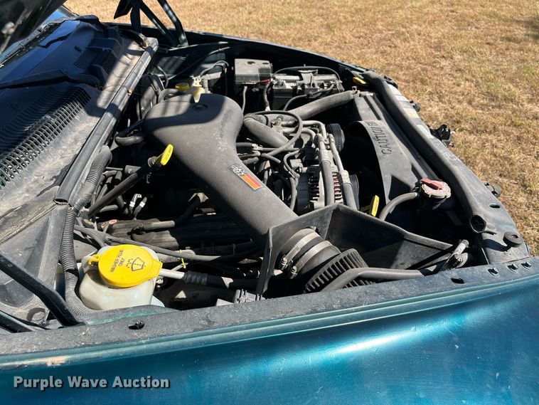 image for item MN9323 1997 Dodge Dakota  Club Cab pickup truck