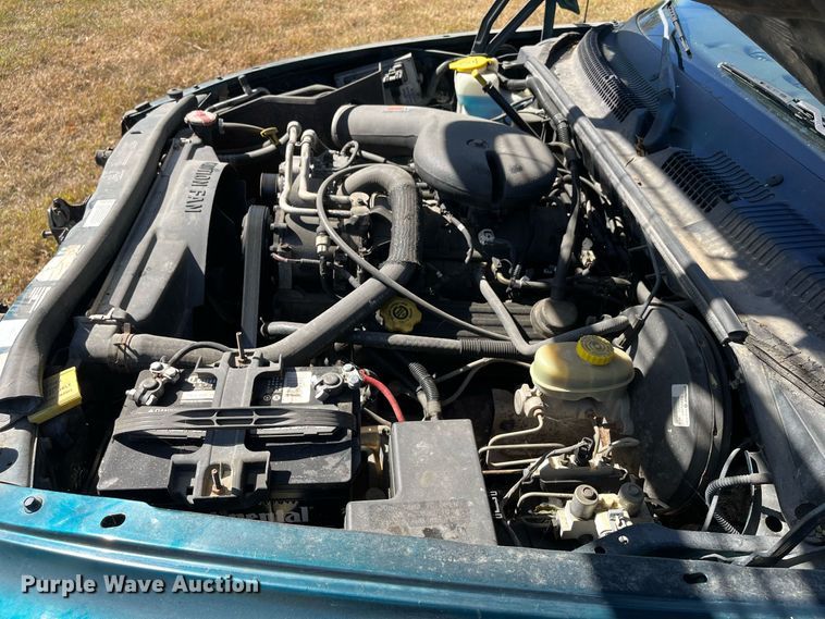 image for item MN9323 1997 Dodge Dakota  Club Cab pickup truck