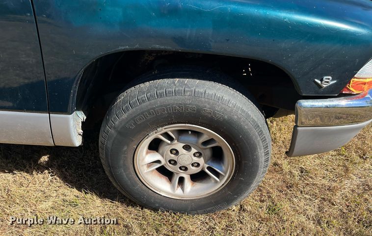 image for item MN9323 1997 Dodge Dakota  Club Cab pickup truck