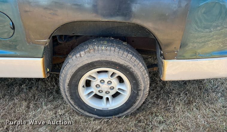 image for item MN9323 1997 Dodge Dakota  Club Cab pickup truck