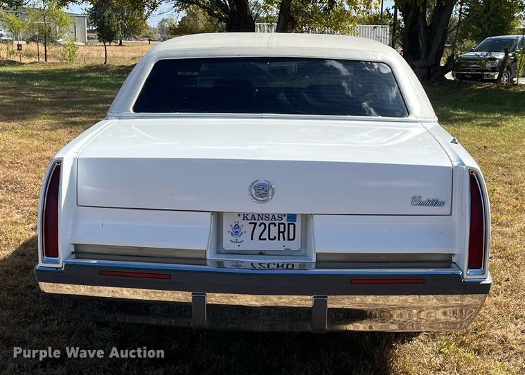 image for item MN9324 1995 Cadillac Fleetwood  limousine
