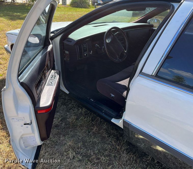 image for item MN9324 1995 Cadillac Fleetwood  limousine