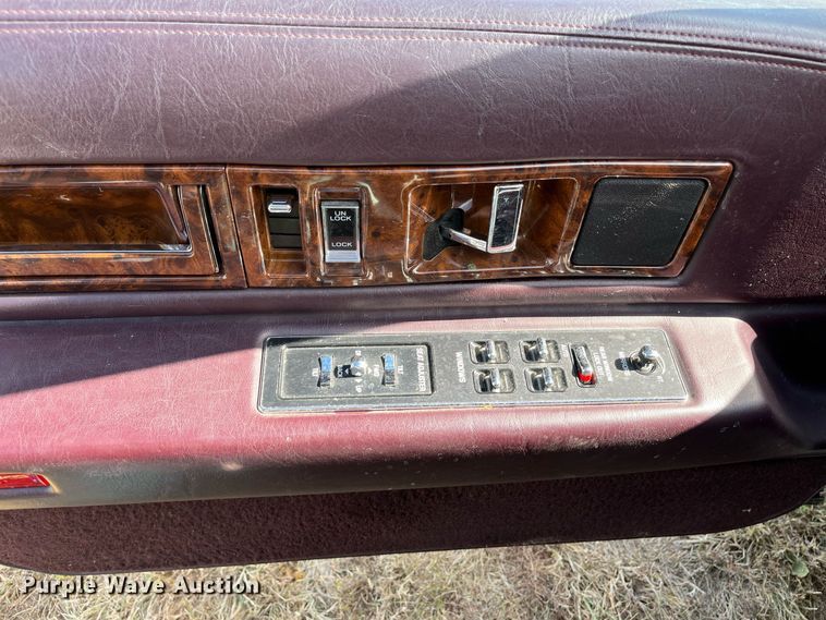 image for item MN9324 1995 Cadillac Fleetwood  limousine