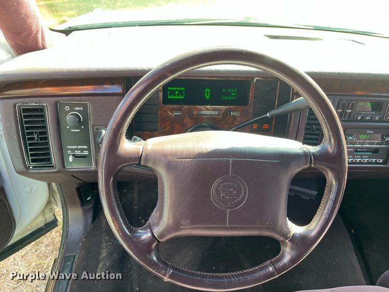 image for item MN9324 1995 Cadillac Fleetwood  limousine