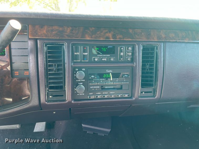 image for item MN9324 1995 Cadillac Fleetwood  limousine