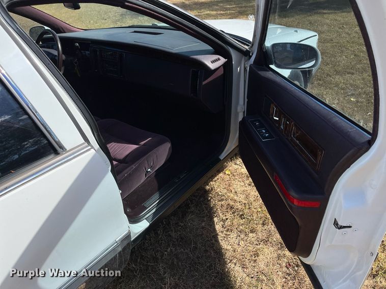 image for item MN9324 1995 Cadillac Fleetwood  limousine