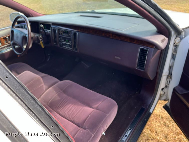 image for item MN9324 1995 Cadillac Fleetwood  limousine