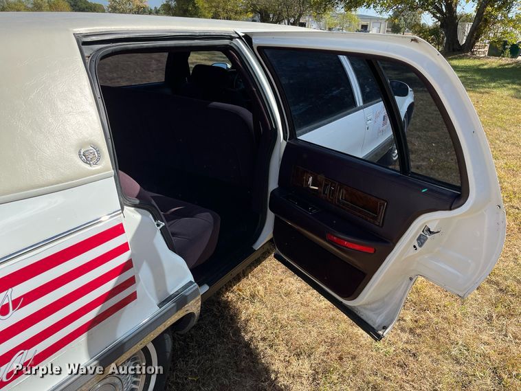 image for item MN9324 1995 Cadillac Fleetwood  limousine