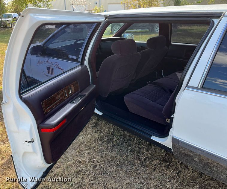 image for item MN9324 1995 Cadillac Fleetwood  limousine