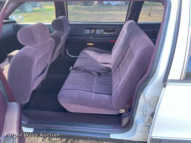 image for item MN9324 1995 Cadillac Fleetwood  limousine