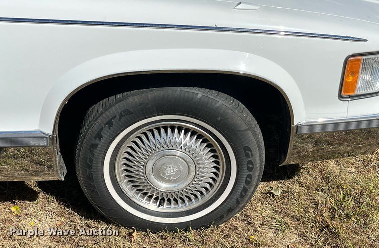 image for item MN9324 1995 Cadillac Fleetwood  limousine